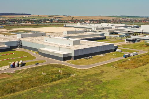 Extension of the Jaguar production hall